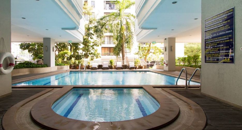 For rent 4 bedrooms condo in Watthana, Bangkok