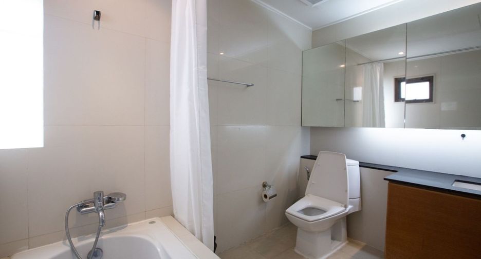 For rent 3 bedrooms condo in Watthana, Bangkok
