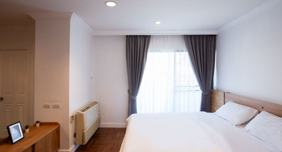 For rent 3 bedrooms condo in Watthana, Bangkok