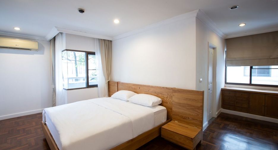 For rent 3 bedrooms condo in Watthana, Bangkok