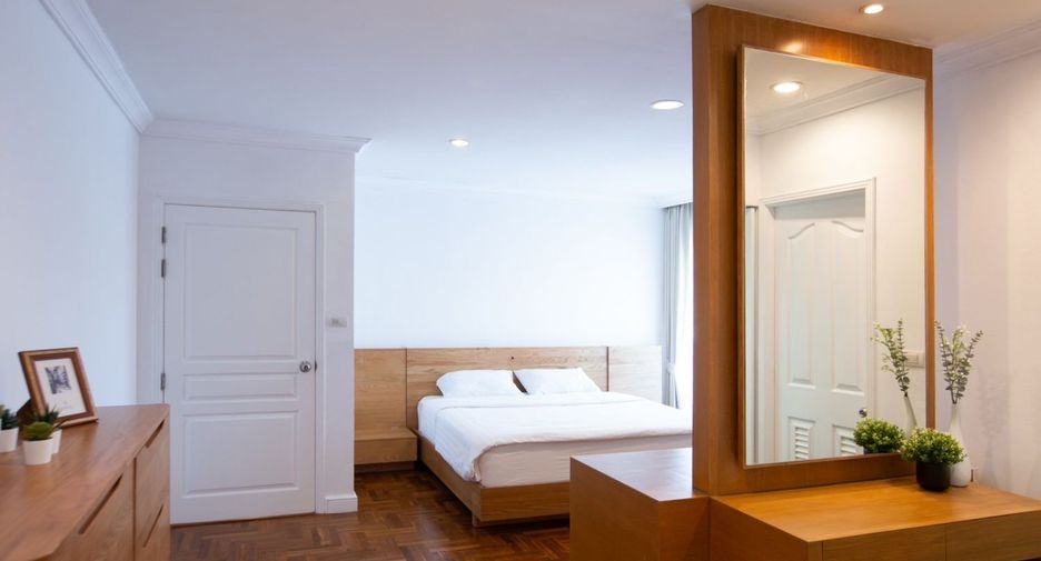 For rent 3 bedrooms condo in Watthana, Bangkok