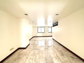 For sale 6 bedrooms retail Space in Watthana, Bangkok