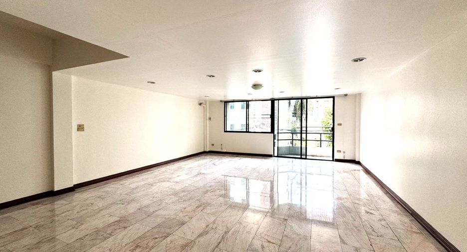 For sale 6 bedrooms retail Space in Watthana, Bangkok