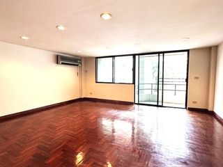 For sale 6 bedrooms retail Space in Watthana, Bangkok