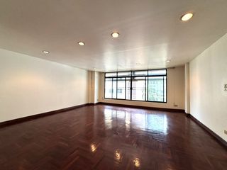 For sale 6 bedrooms retail Space in Watthana, Bangkok