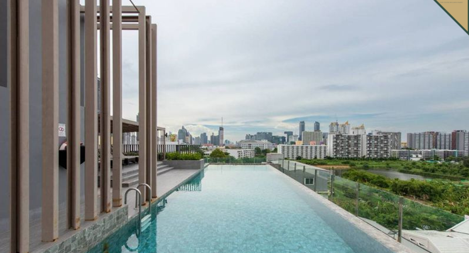 For sale 2 bedrooms condo in Huai Khwang, Bangkok