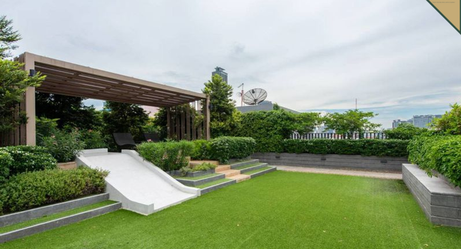 For sale 2 bedrooms condo in Huai Khwang, Bangkok