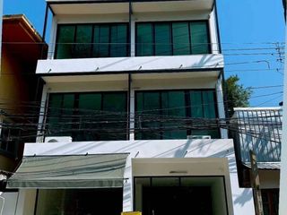 For rent 4 bedrooms retail Space in Mueang Chiang Mai, Chiang Mai