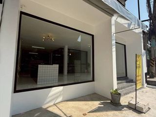 For rent 4 bedrooms retail Space in Mueang Chiang Mai, Chiang Mai