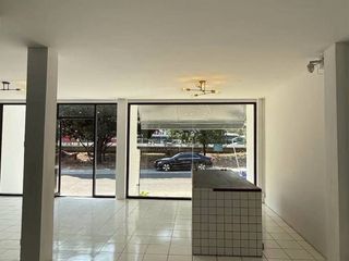 For rent 4 bedrooms retail Space in Mueang Chiang Mai, Chiang Mai