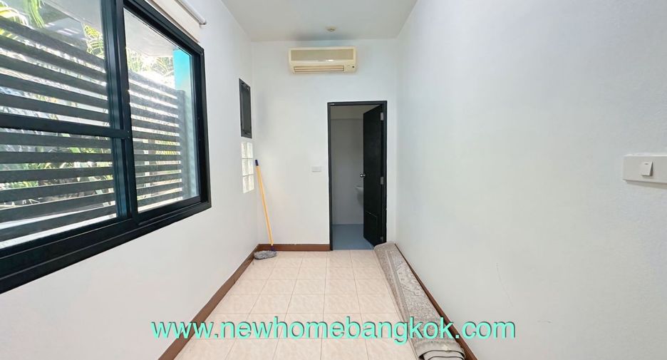 For rent 3 bedrooms apartment in Khlong Toei, Bangkok