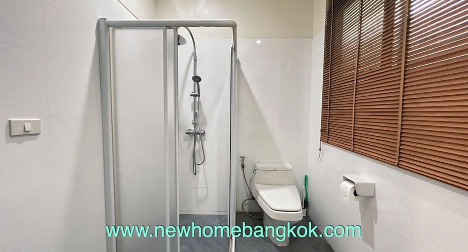 For rent 3 bedrooms apartment in Khlong Toei, Bangkok