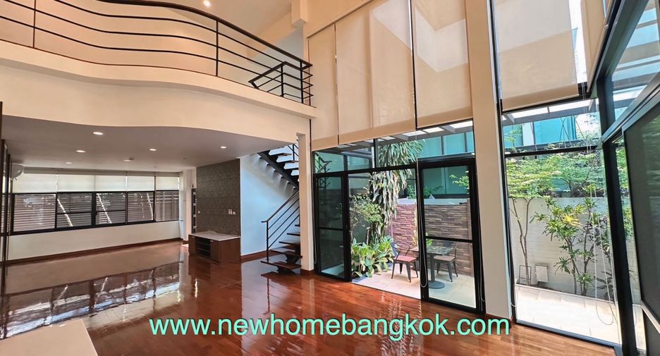 For rent 3 bedrooms apartment in Khlong Toei, Bangkok