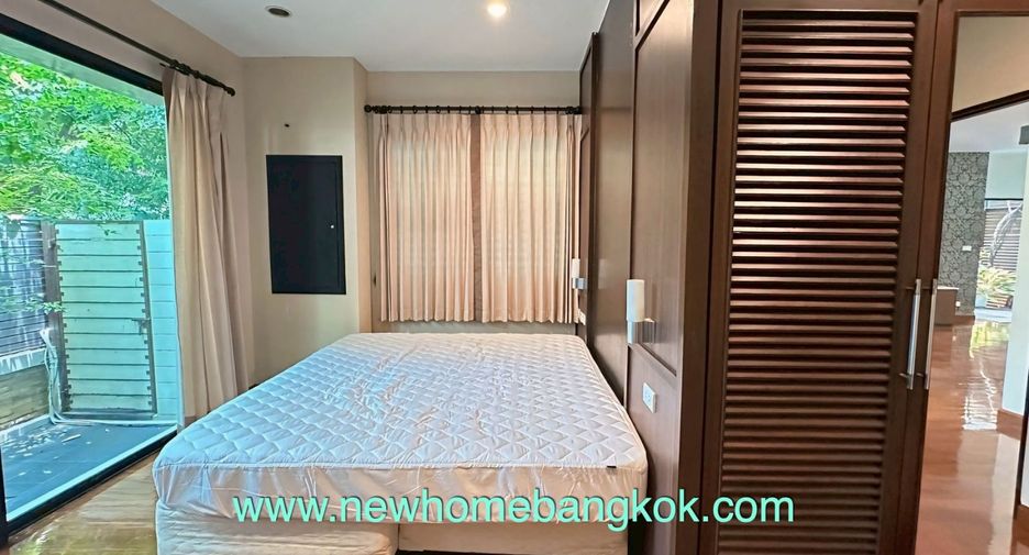 For rent 3 bedrooms apartment in Khlong Toei, Bangkok