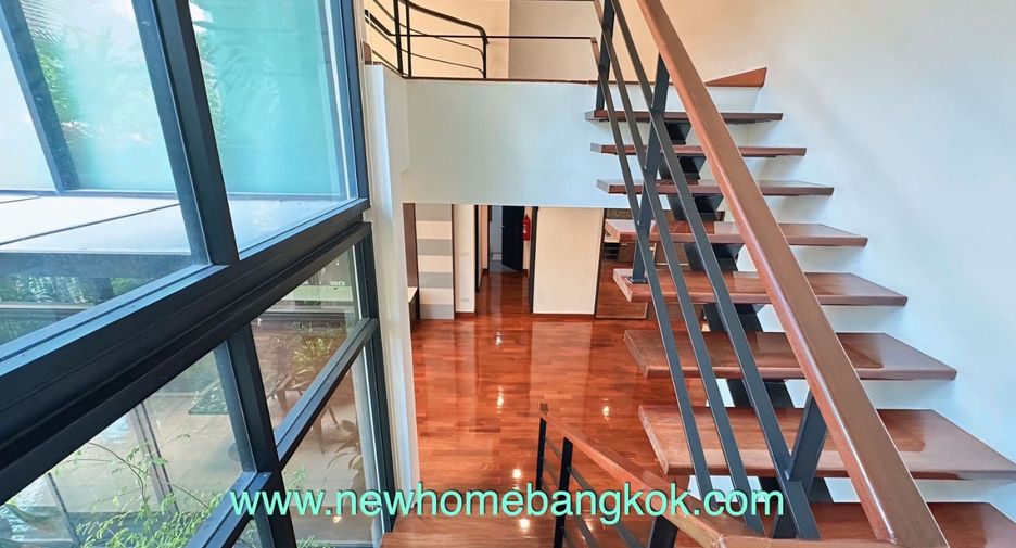 For rent 3 bedrooms apartment in Khlong Toei, Bangkok