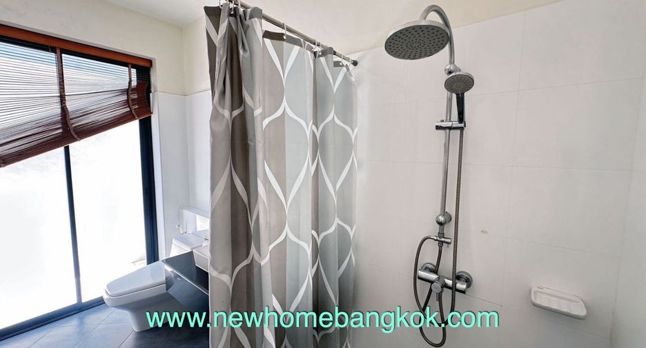 For rent 3 bedrooms apartment in Khlong Toei, Bangkok