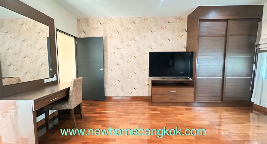 For rent 3 bedrooms apartment in Khlong Toei, Bangkok