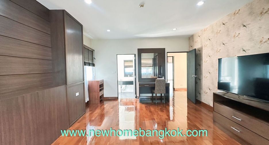 For rent 3 bedrooms apartment in Khlong Toei, Bangkok