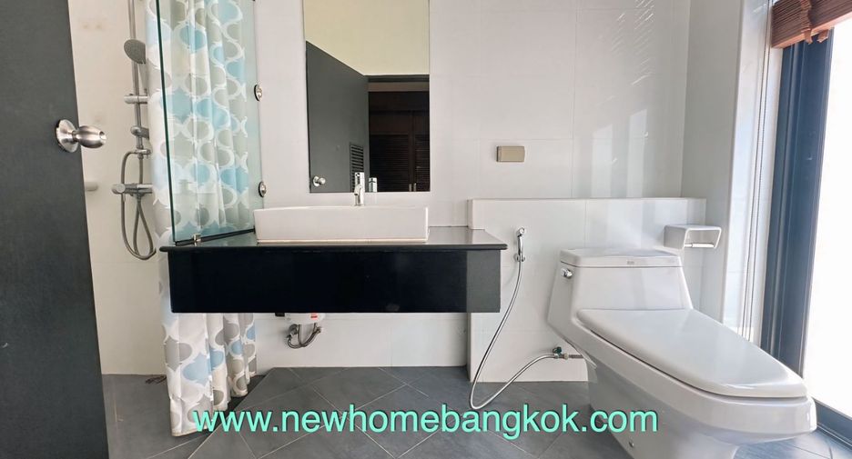For rent 3 bedrooms apartment in Khlong Toei, Bangkok