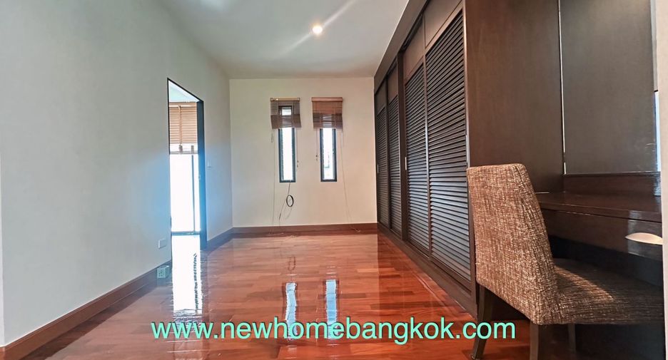 For rent 3 bedrooms apartment in Khlong Toei, Bangkok
