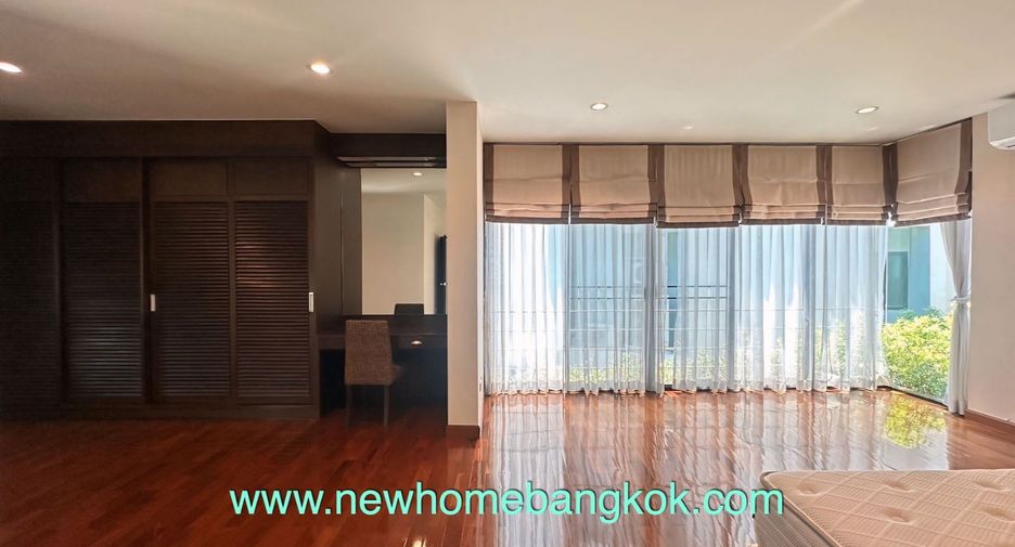 For rent 3 bedrooms apartment in Khlong Toei, Bangkok