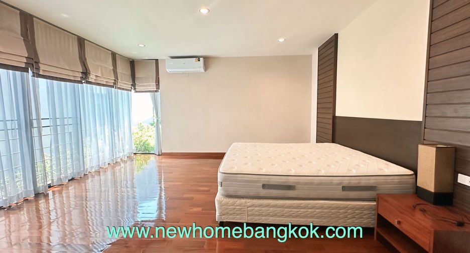 For rent 3 bedrooms apartment in Khlong Toei, Bangkok