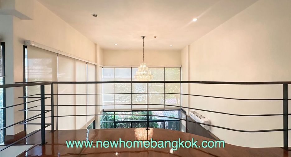 For rent 3 bedrooms apartment in Khlong Toei, Bangkok