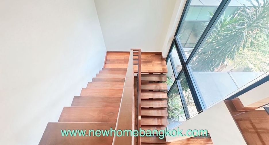 For rent 3 bedrooms apartment in Khlong Toei, Bangkok