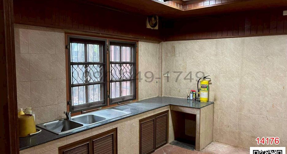 Haus zur Miete mit 5 Zimmer in Thon Buri, Bangkok