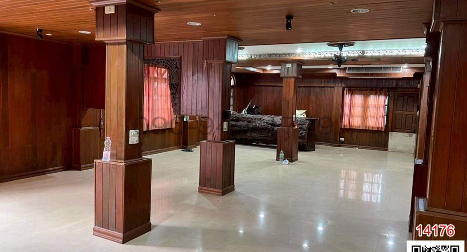 Haus zur Miete mit 5 Zimmer in Thon Buri, Bangkok
