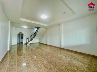 For sale 2 Beds townhouse in Mueang Surat Thani, Surat Thani