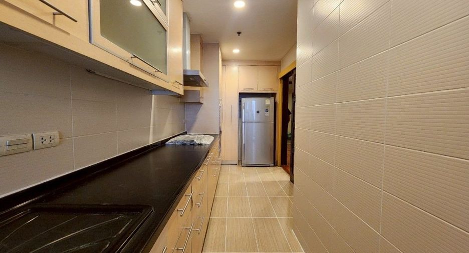 For rent 2 bedrooms condo in Watthana, Bangkok