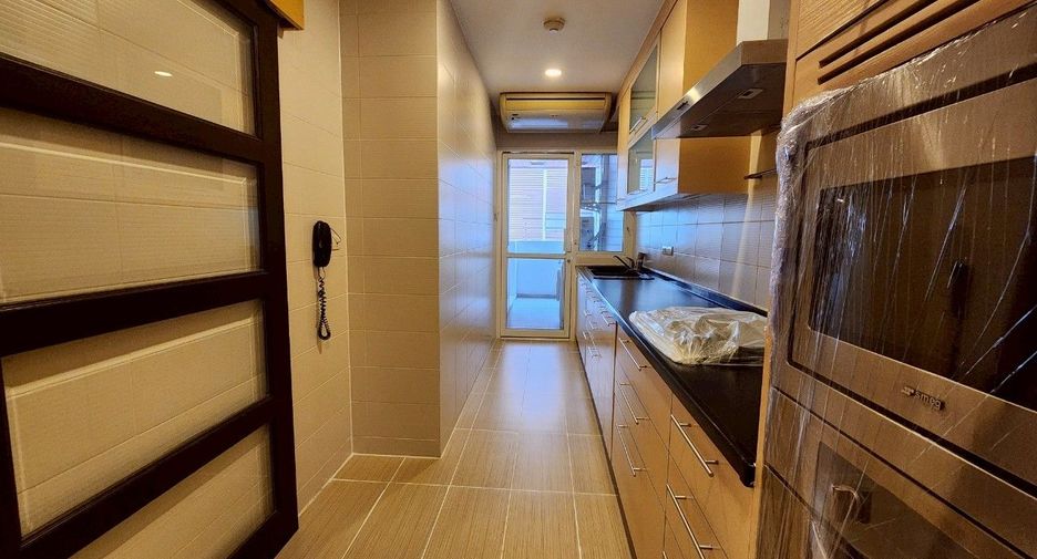 For rent 2 bedrooms condo in Watthana, Bangkok