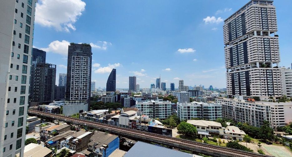 Condo en alquiler de 3 habitaciones en Khlong Toei, Bangkok