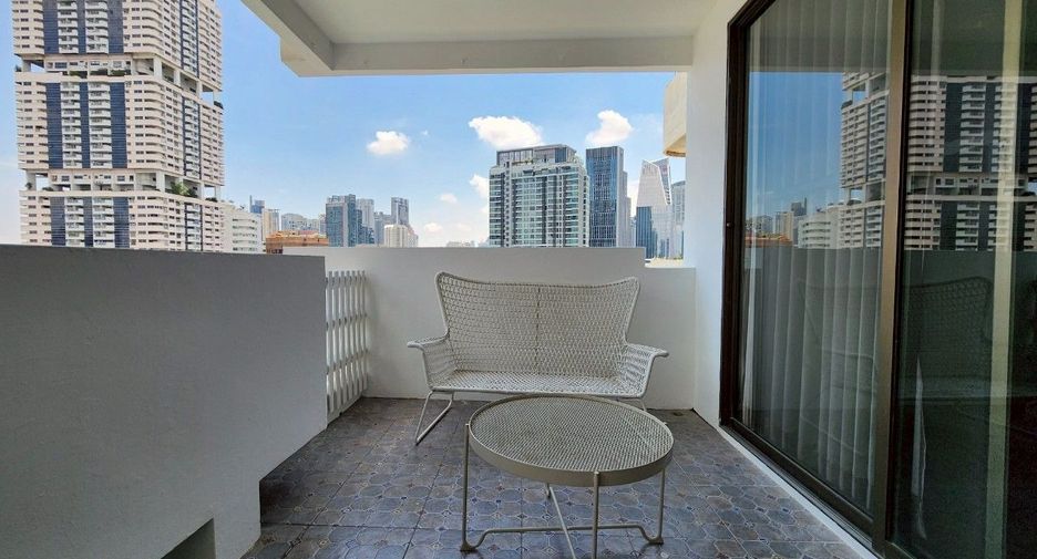 Condo en alquiler de 3 habitaciones en Khlong Toei, Bangkok