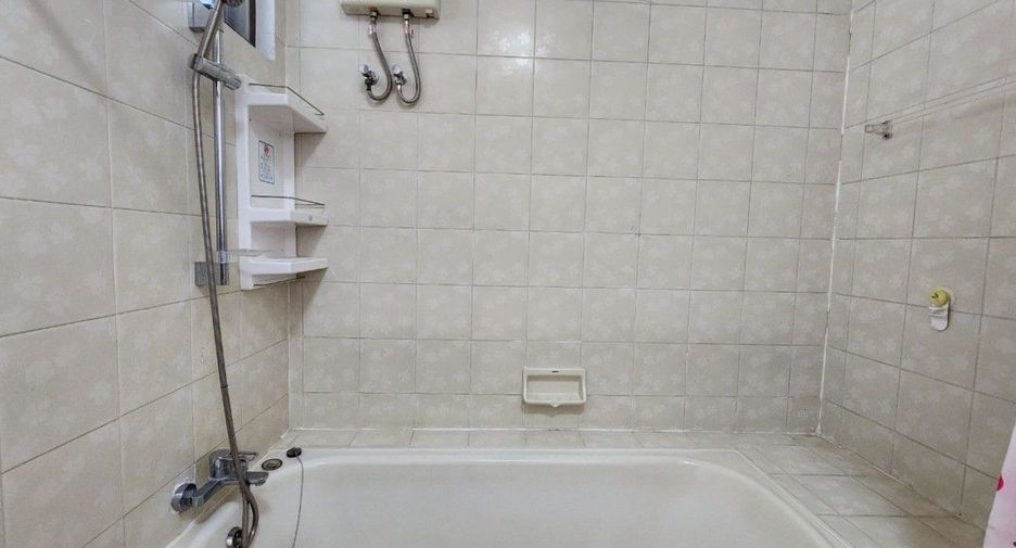 Condo en alquiler de 3 habitaciones en Khlong Toei, Bangkok