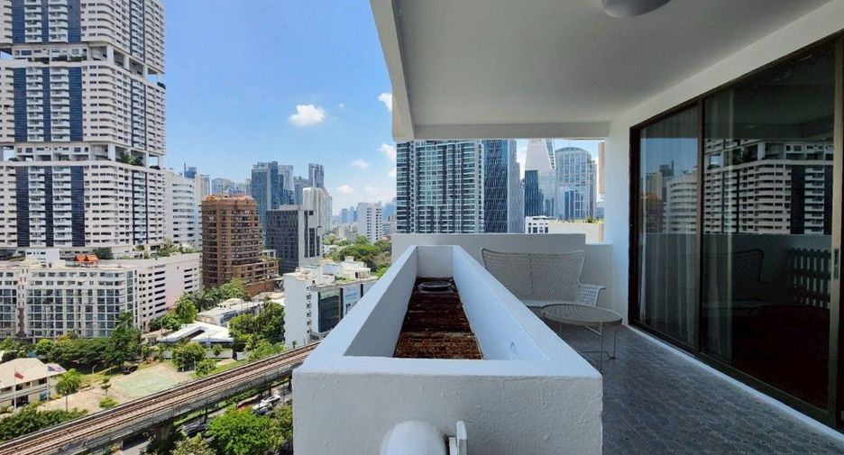 Condo en alquiler de 3 habitaciones en Khlong Toei, Bangkok