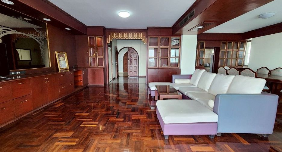 Condo en alquiler de 3 habitaciones en Khlong Toei, Bangkok