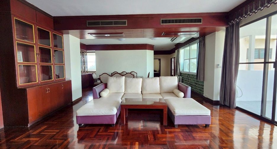 Condo en alquiler de 3 habitaciones en Khlong Toei, Bangkok