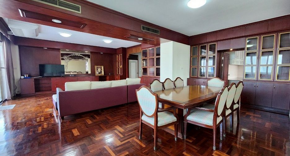 Condo en alquiler de 3 habitaciones en Khlong Toei, Bangkok