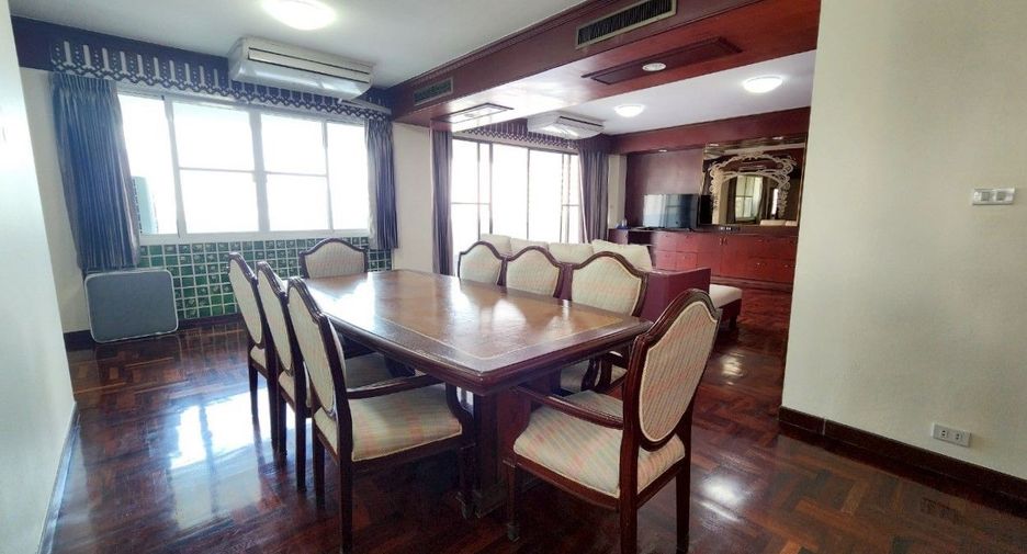 Condo en alquiler de 3 habitaciones en Khlong Toei, Bangkok