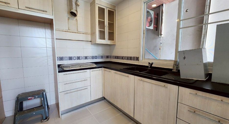 For rent 3 bedrooms condo in Watthana, Bangkok