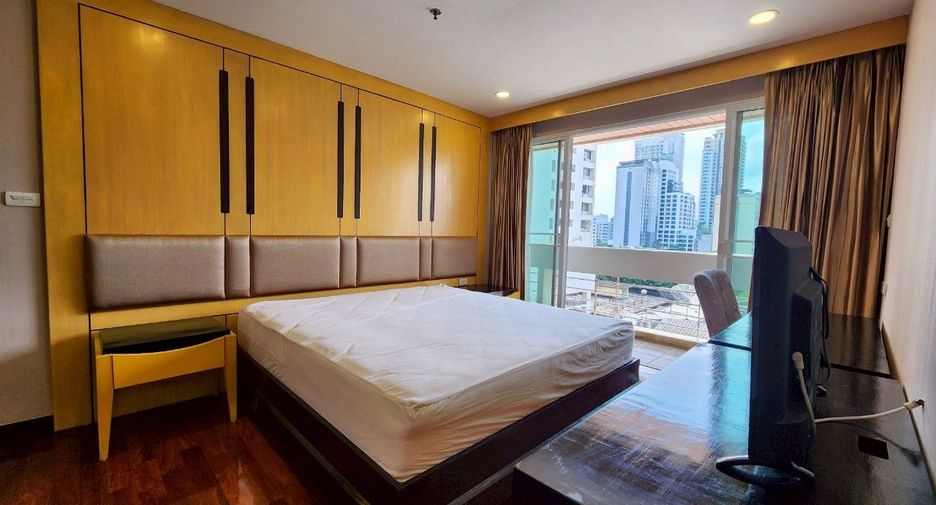 For rent 3 bedrooms condo in Watthana, Bangkok