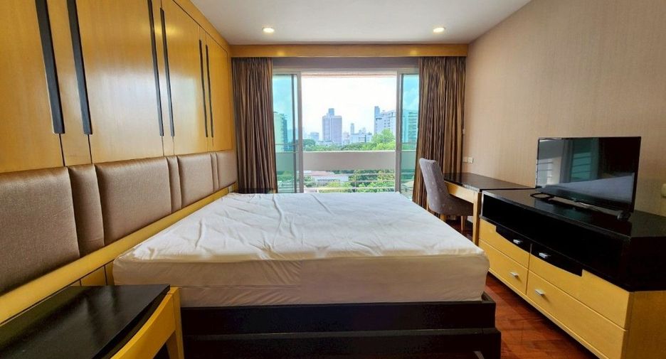 For rent 3 bedrooms condo in Watthana, Bangkok