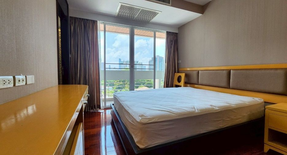 For rent 3 bedrooms condo in Watthana, Bangkok