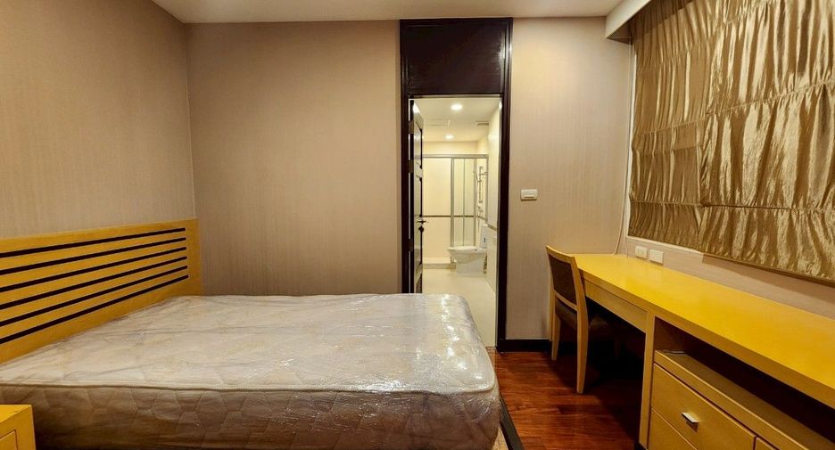 For rent 3 bedrooms condo in Watthana, Bangkok