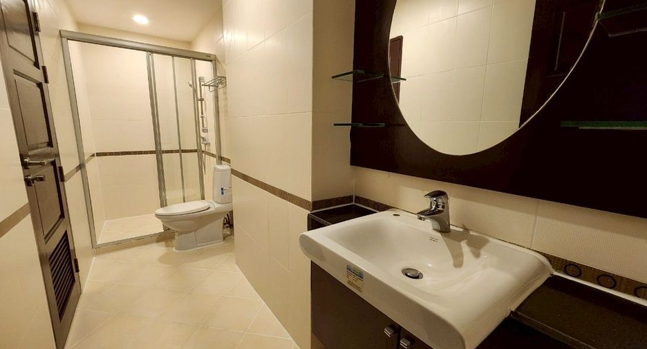 For rent 3 bedrooms condo in Watthana, Bangkok