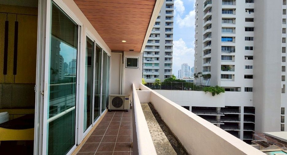For rent 3 bedrooms condo in Watthana, Bangkok
