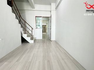 For sale 4 bed retail Space in Lam Luk Ka, Pathum Thani