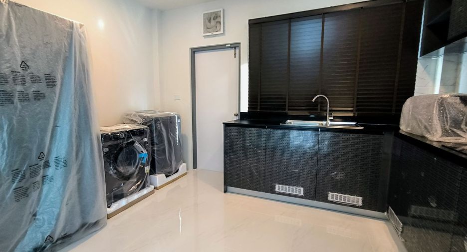 For rent 4 bed house in Bang Phli, Samut Prakan